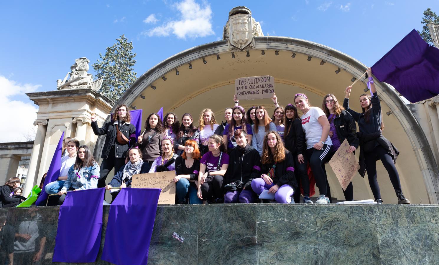 Fotos: La manifestación feminista estudiantil en Logroño, de camino a La Concha