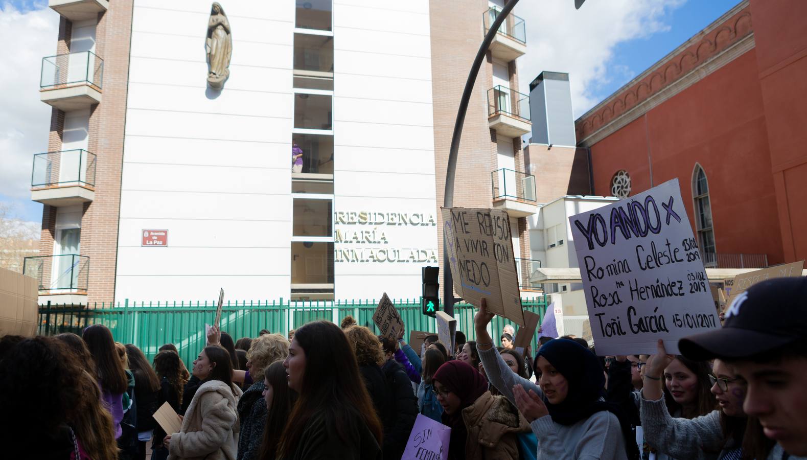 Fotos: La manifestación feminista estudiantil en Logroño, de camino a La Concha