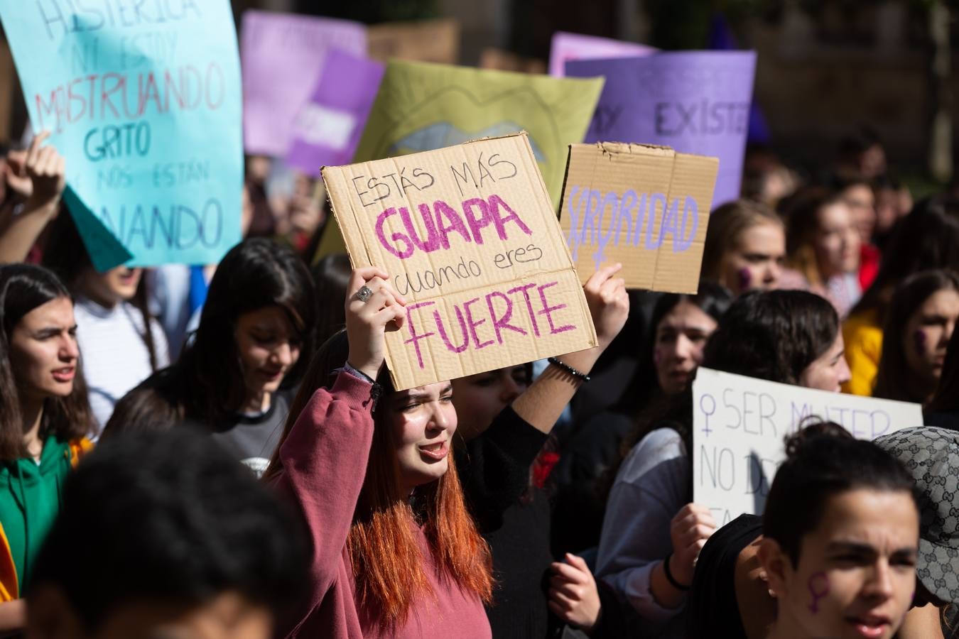 Fotos: La manifestación feminista estudiantil en Logroño, de camino a La Concha