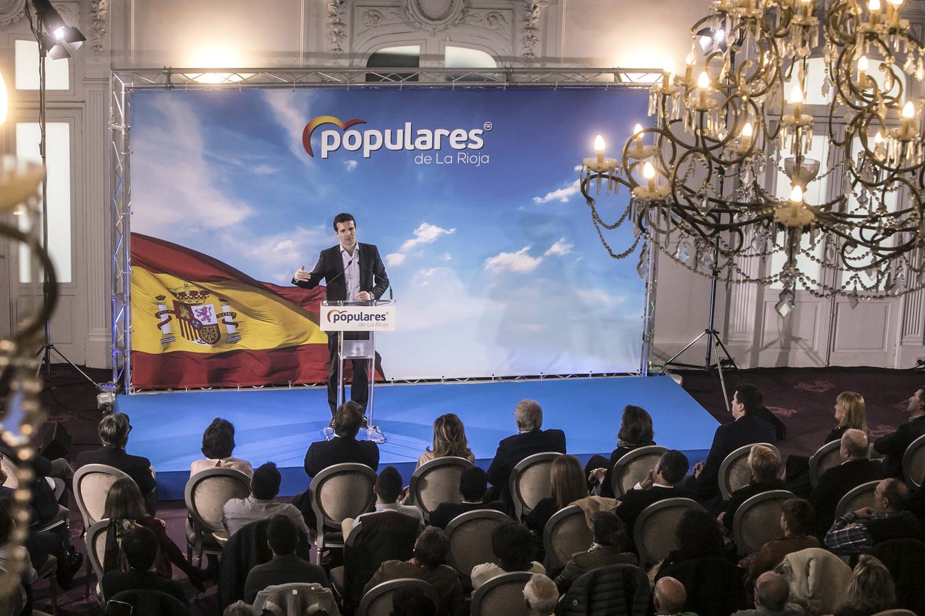 Fotos: Casado presenta en Logroño a los candidatos para las alcaldías de las cabeceras de comarca