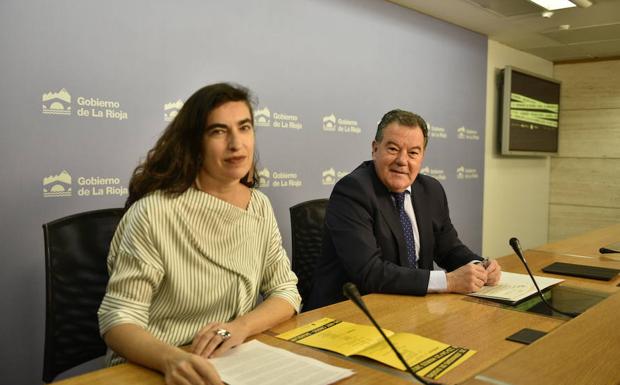 Mónica Yoldi y Javier Ureña, durante la rueda de prensa.