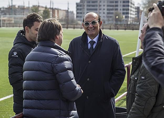Félix Revuelta conversa con Sergio Rodríguez y Carlos Lasheras. 