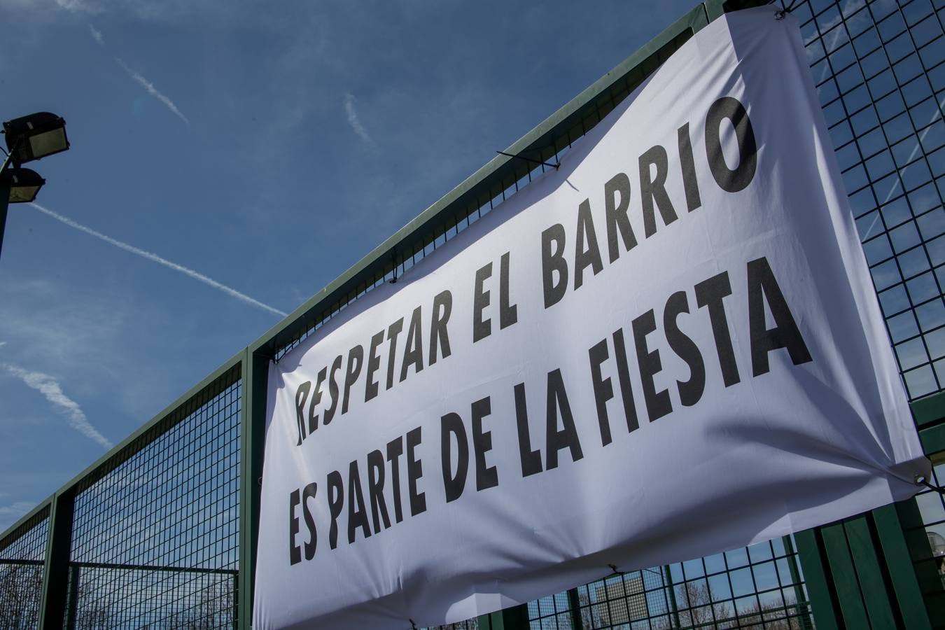 Cientos de estudiantes se reúnen, una año más, para celebrar la multitudinaria fiesta universitaria