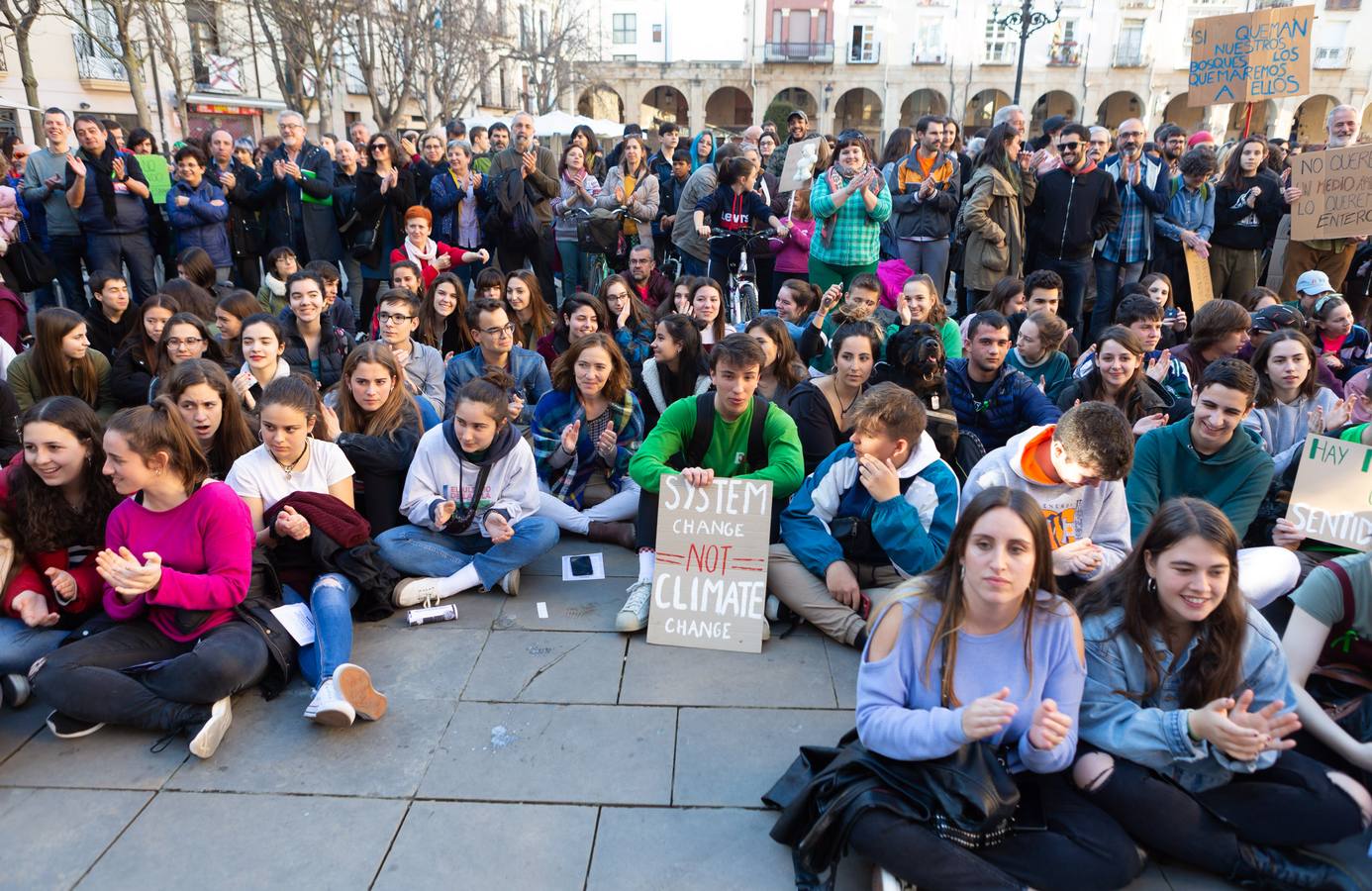 El 15M Climático ha reunido a varios centenares de personas en su primera cita