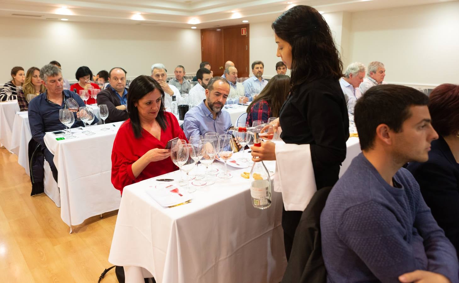 Esperanza Elías, enóloga de Rioja Vega, presentó los nuevos vinos de la bodega de Viana.