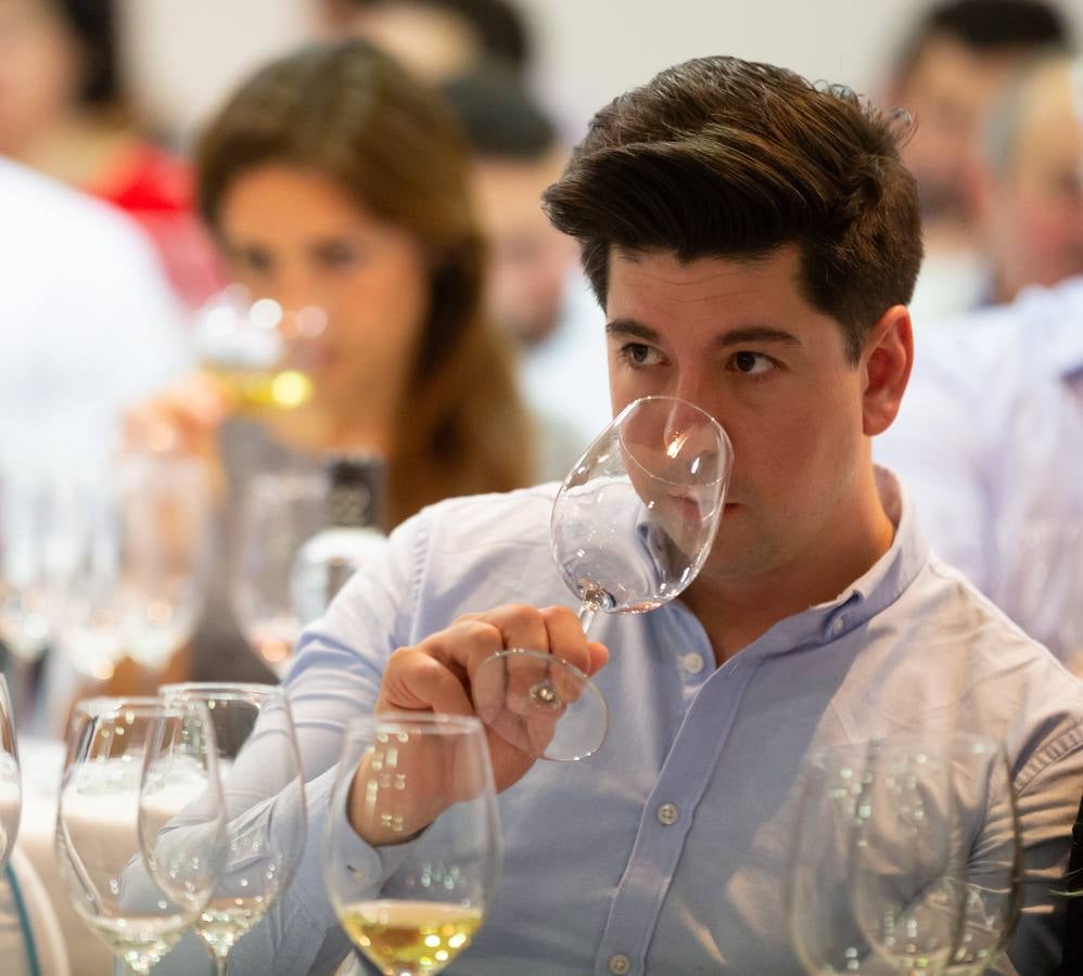 Esperanza Elías, enóloga de Rioja Vega, presentó los nuevos vinos de la bodega de Viana.