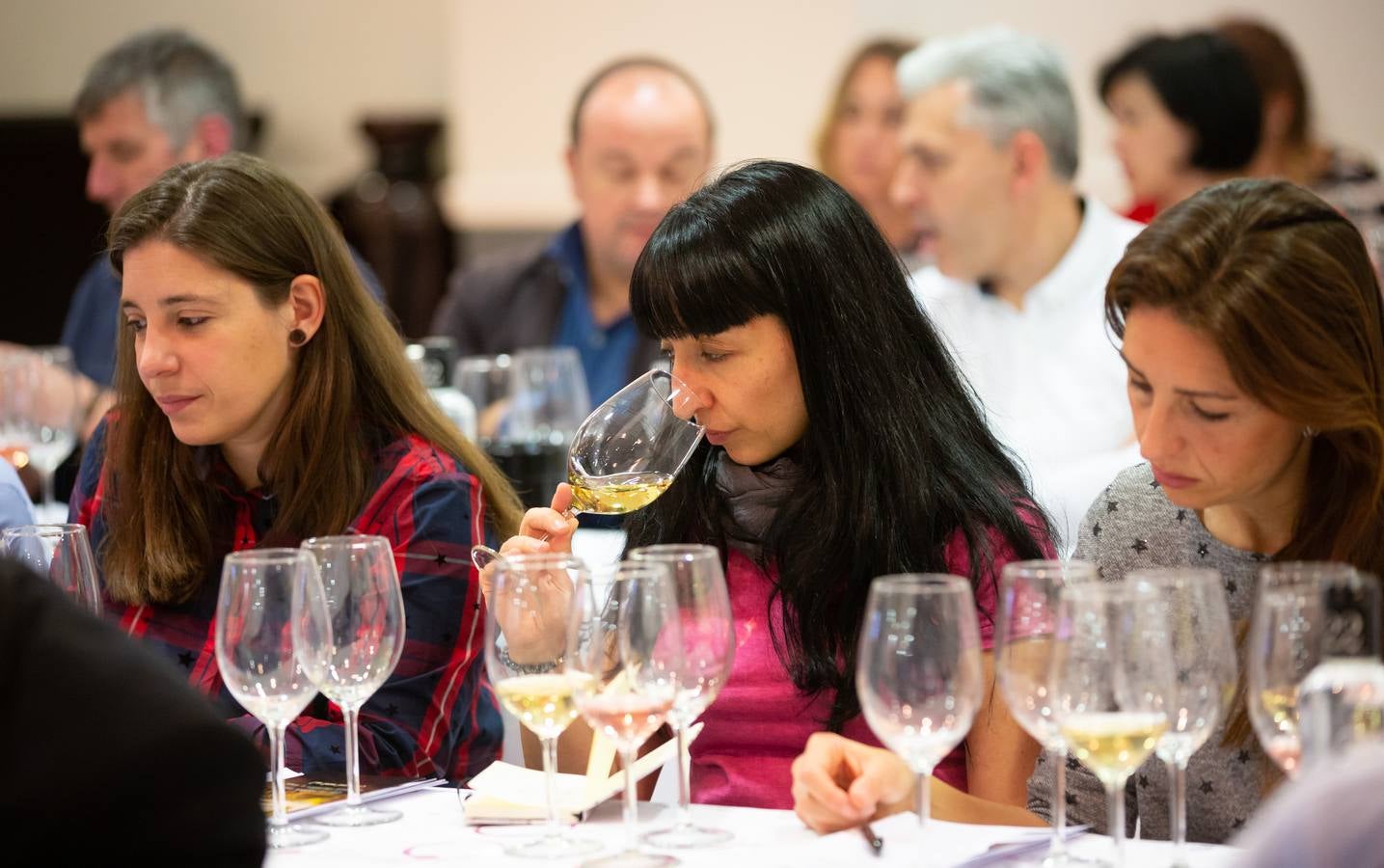 Esperanza Elías, enóloga de Rioja Vega, presentó los nuevos vinos de la bodega de Viana.