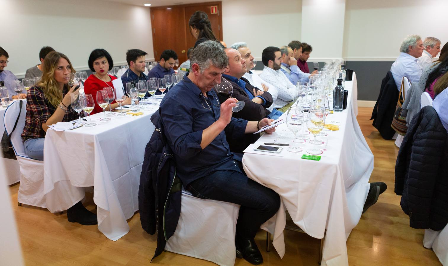 Esperanza Elías, enóloga de Rioja Vega, presentó los nuevos vinos de la bodega de Viana.