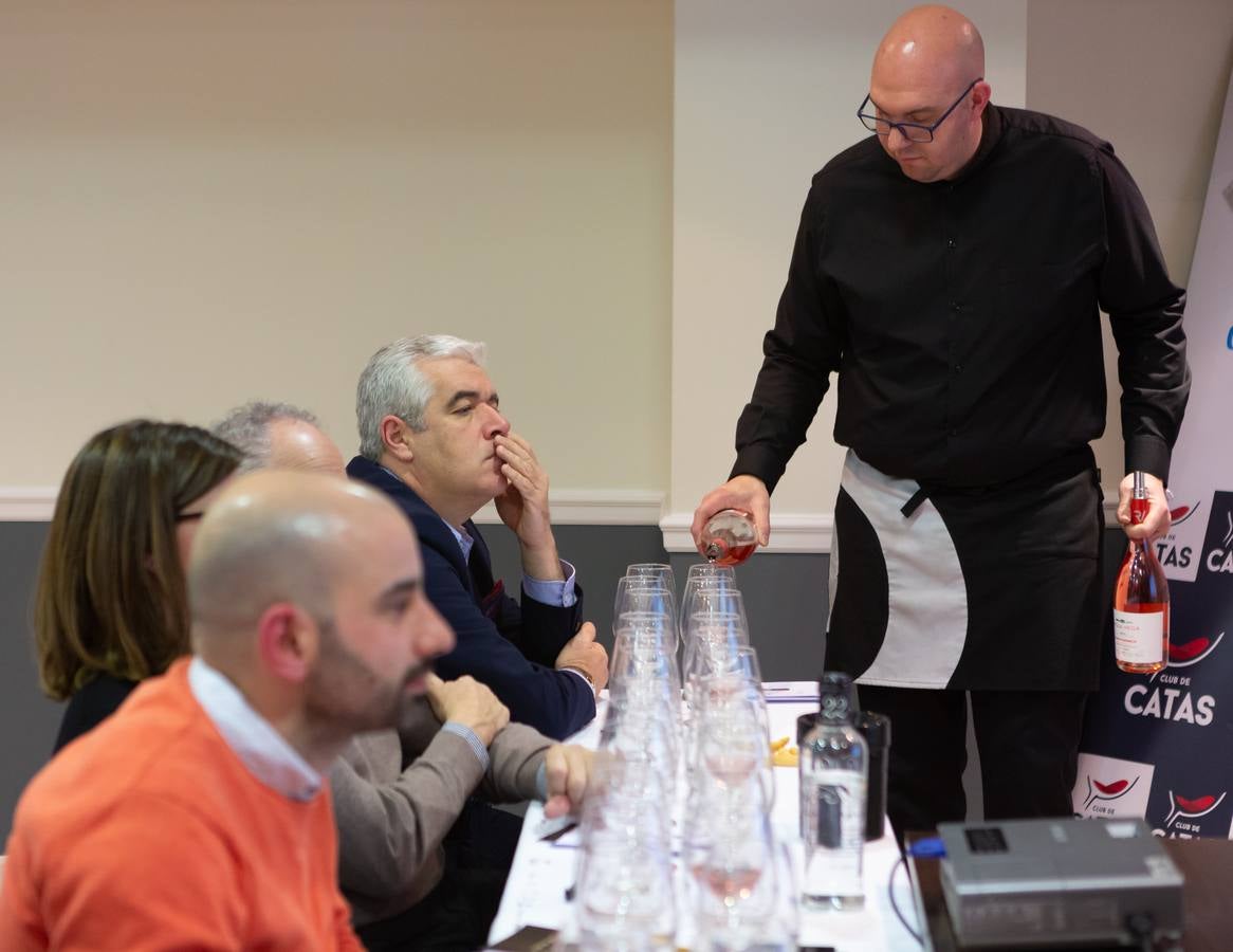 Esperanza Elías, enóloga de Rioja Vega, presentó los nuevos vinos de la bodega de Viana.