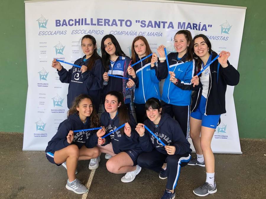 Más de 800 jóvenes se reúnen en el Bachillerato Santa María para jugar a fútbol, baloncesto y voleibol