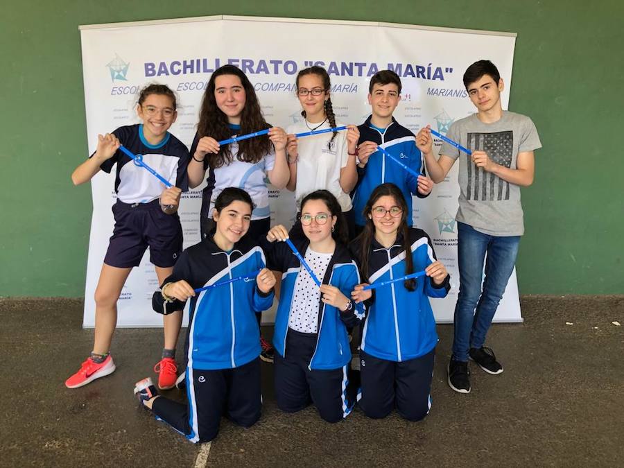 Más de 800 jóvenes se reúnen en el Bachillerato Santa María para jugar a fútbol, baloncesto y voleibol