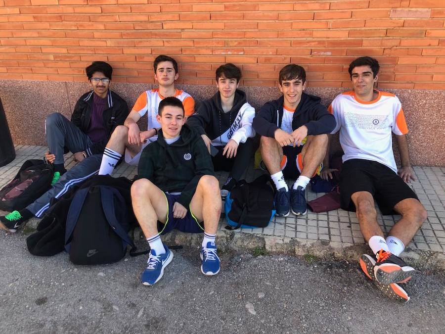 Más de 800 jóvenes se reúnen en el Bachillerato Santa María para jugar a fútbol, baloncesto y voleibol
