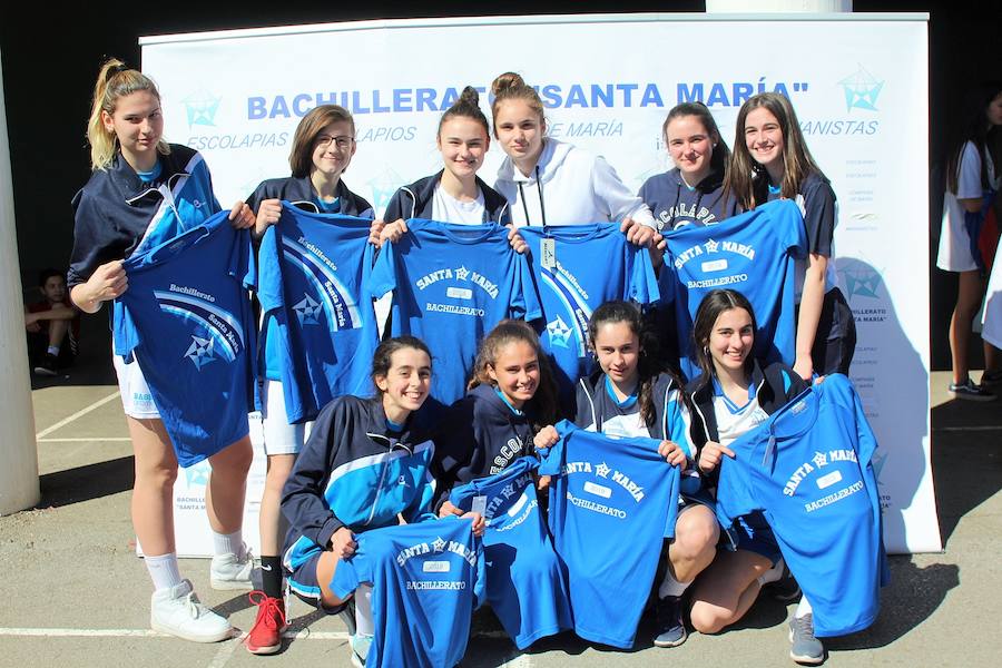 Más de 800 jóvenes se reúnen en el Bachillerato Santa María para jugar a fútbol, baloncesto y voleibol