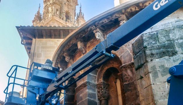 Obras que se realizan en las fachadas y ábside de la catedral. 