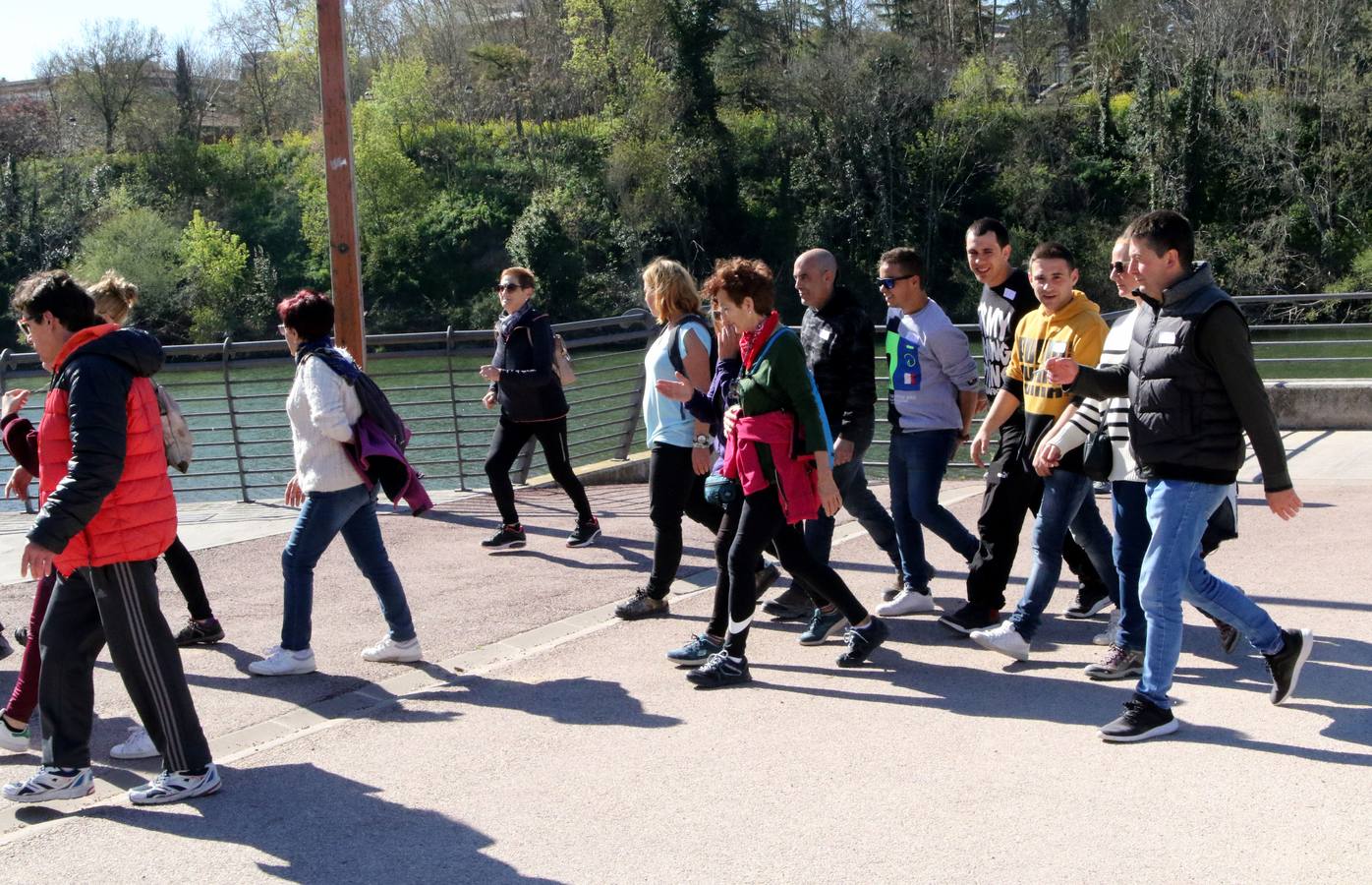 Fotos: Paseo Saludable por el barrio de Madre de Dios y San José de Logroño