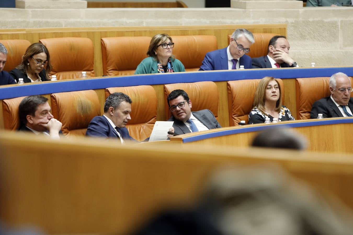 Fotos: Pleno en el Parlamento, los gestos y las conversaciones