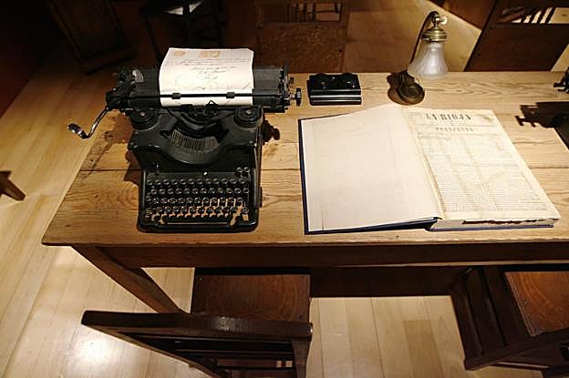La máquina de escribir, dueña y señora de la vieja redacción de La Rioja. 