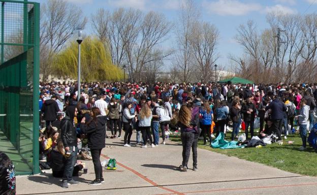 La Comisión de Fiestas de la UR apoya a la denunciante y desmiente que «no se vaya a celebrar la fiesta de barras»