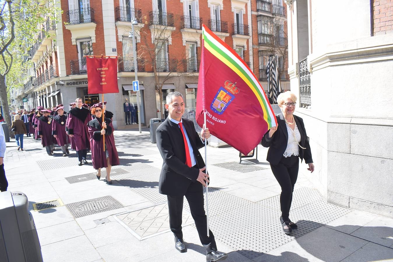 La Cofradía del Vino de Rioja ha investido como Cofrade de Honor al Centro Riojano de Madrid