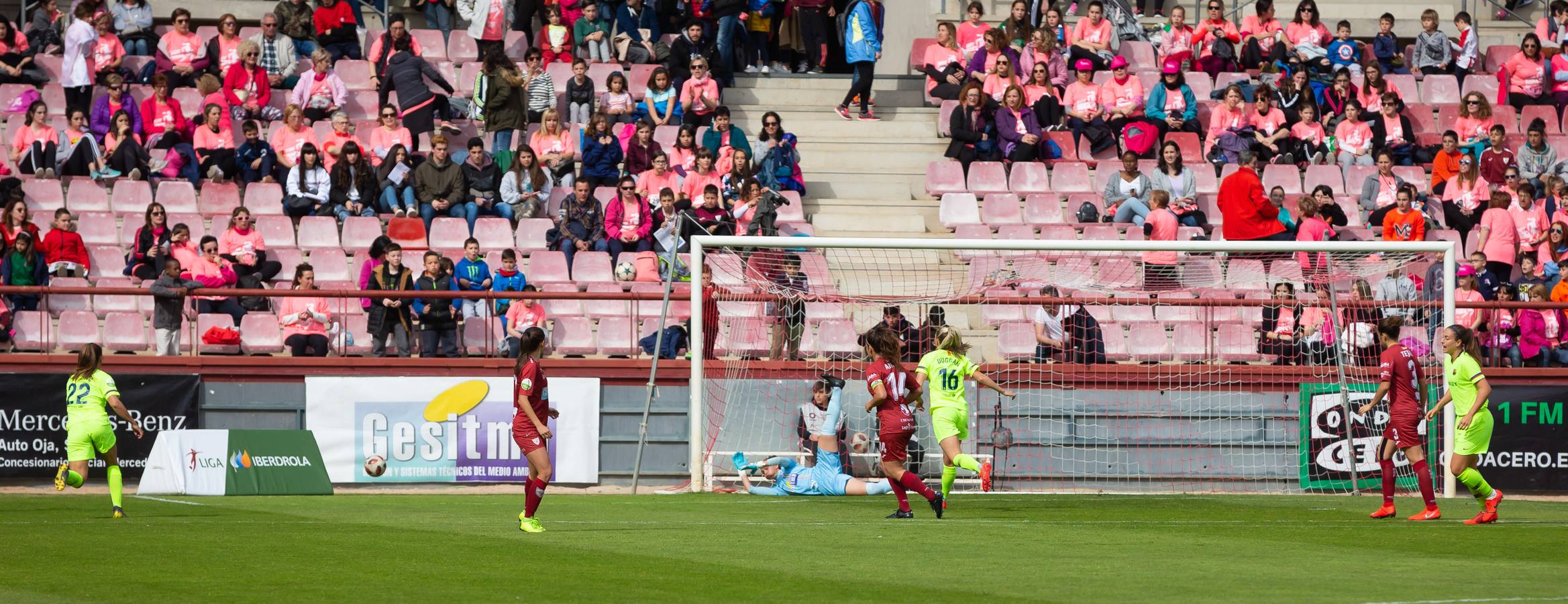 Fotos: El Barça, muy superior al EDF (4-0)