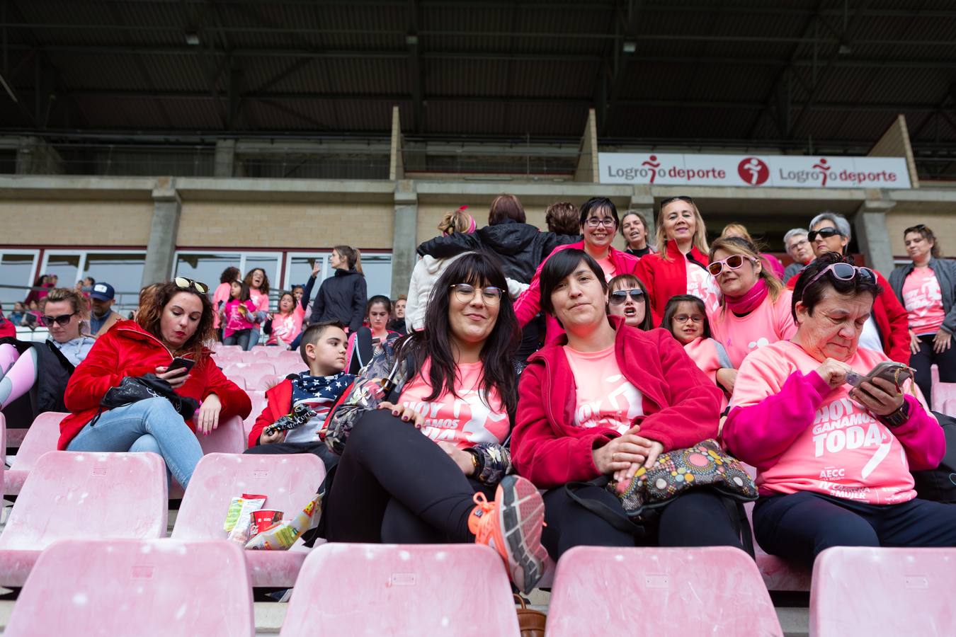 Fotos: Las Gaunas se tiñe de rosa