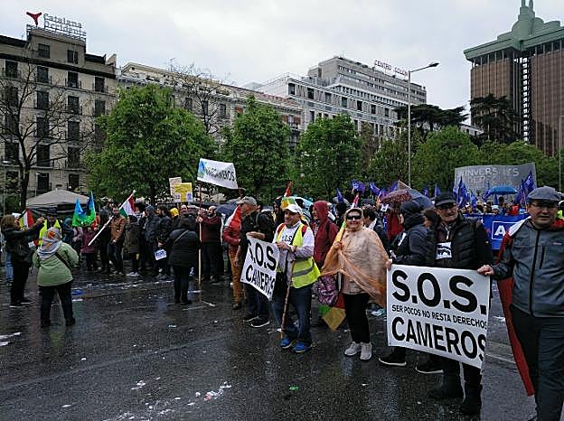 Miembros de la plataforma SOS Cameros en Madrid. :: D.A.