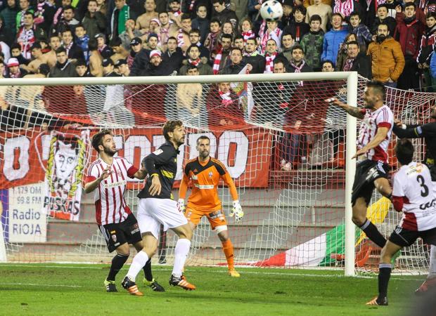 UDL y Sevilla en el partido de dieciseisavos de final de la Copa del Rey del 2015.