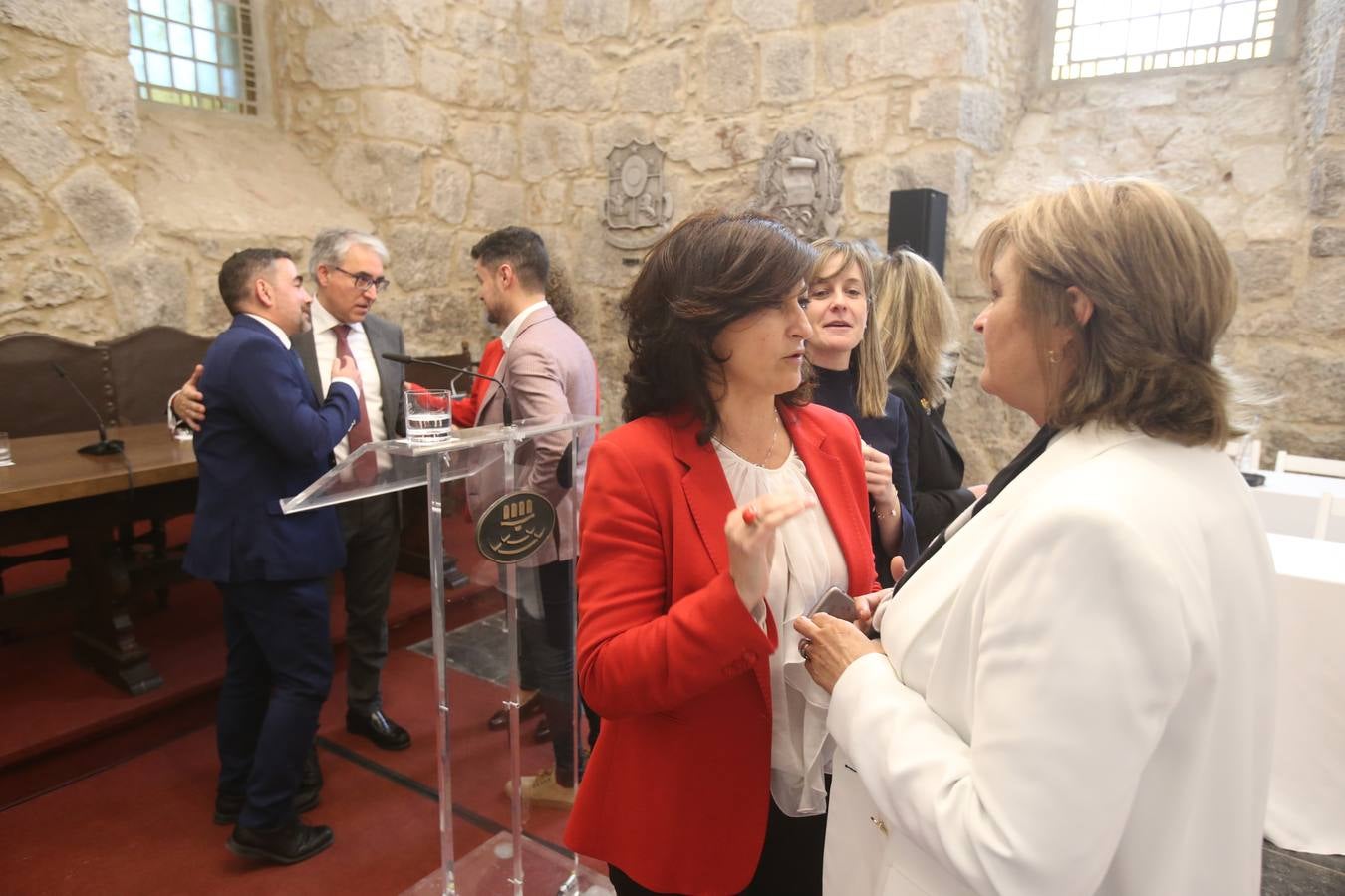 El pleno del Parlamento aprueba por unanimidad (y algún reproche final) la reforma de la principal norma rectora de La Rioja