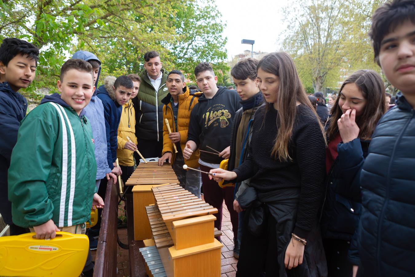 Fotos: Escolares riojanos celebran Musiqueando frente al centro Navarrete El Mudo