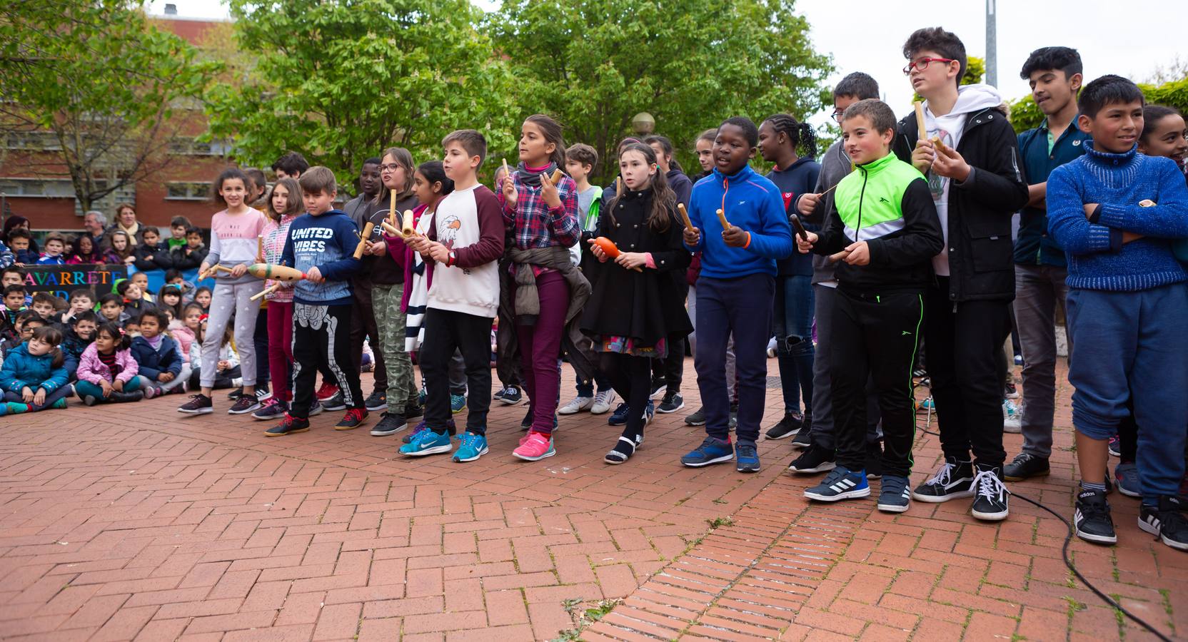 Fotos: Escolares riojanos celebran Musiqueando frente al centro Navarrete El Mudo