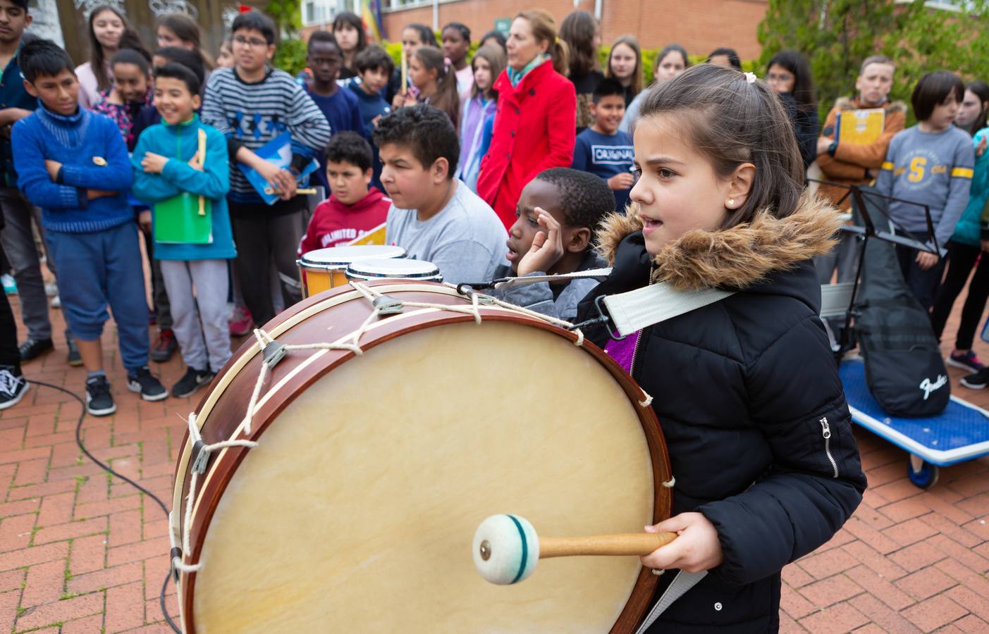 Fotos: Escolares riojanos celebran Musiqueando frente al centro Navarrete El Mudo