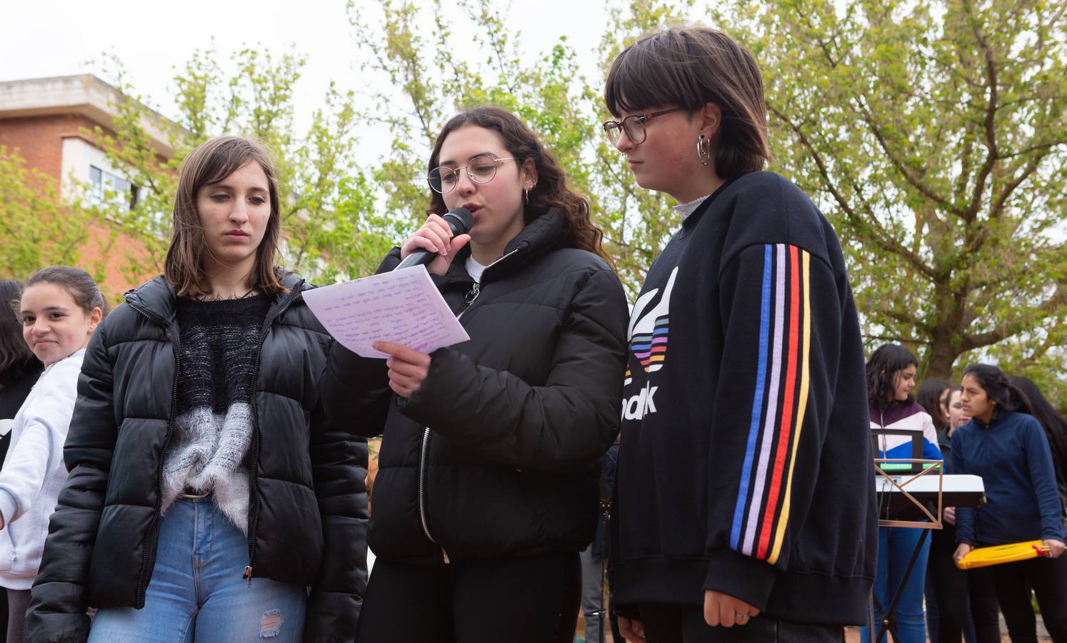 Fotos: Escolares riojanos celebran Musiqueando frente al centro Navarrete El Mudo