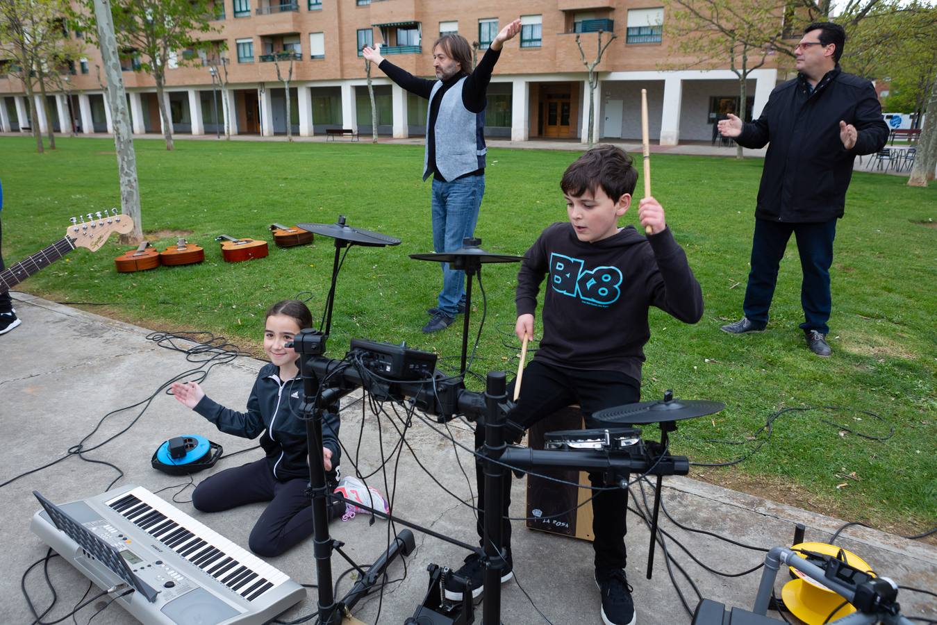 Fotos: Escolares riojanos celebran Musiqueando en el parque San Miguel de Logroño