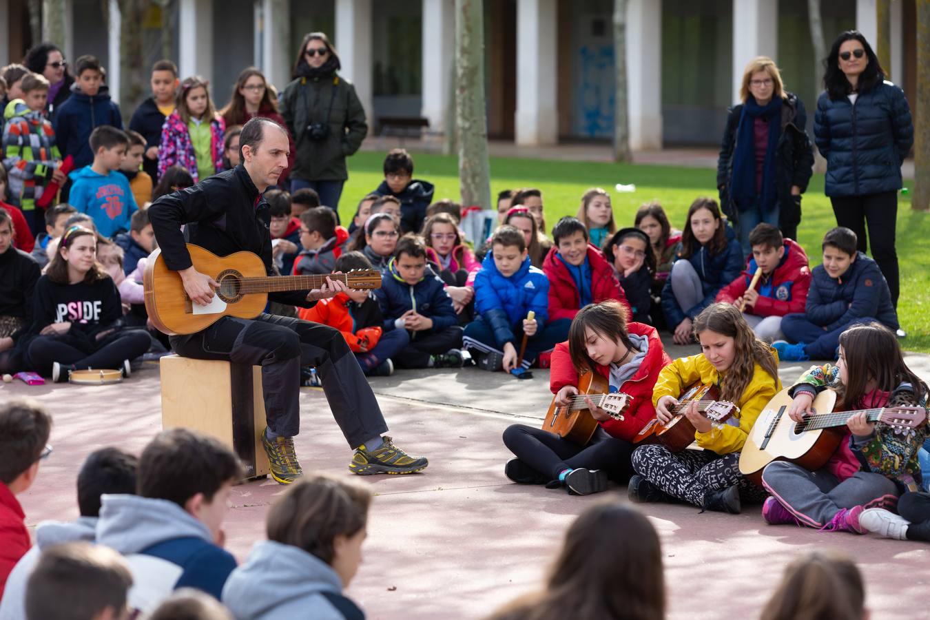 Fotos: Escolares riojanos celebran Musiqueando en el parque San Miguel de Logroño