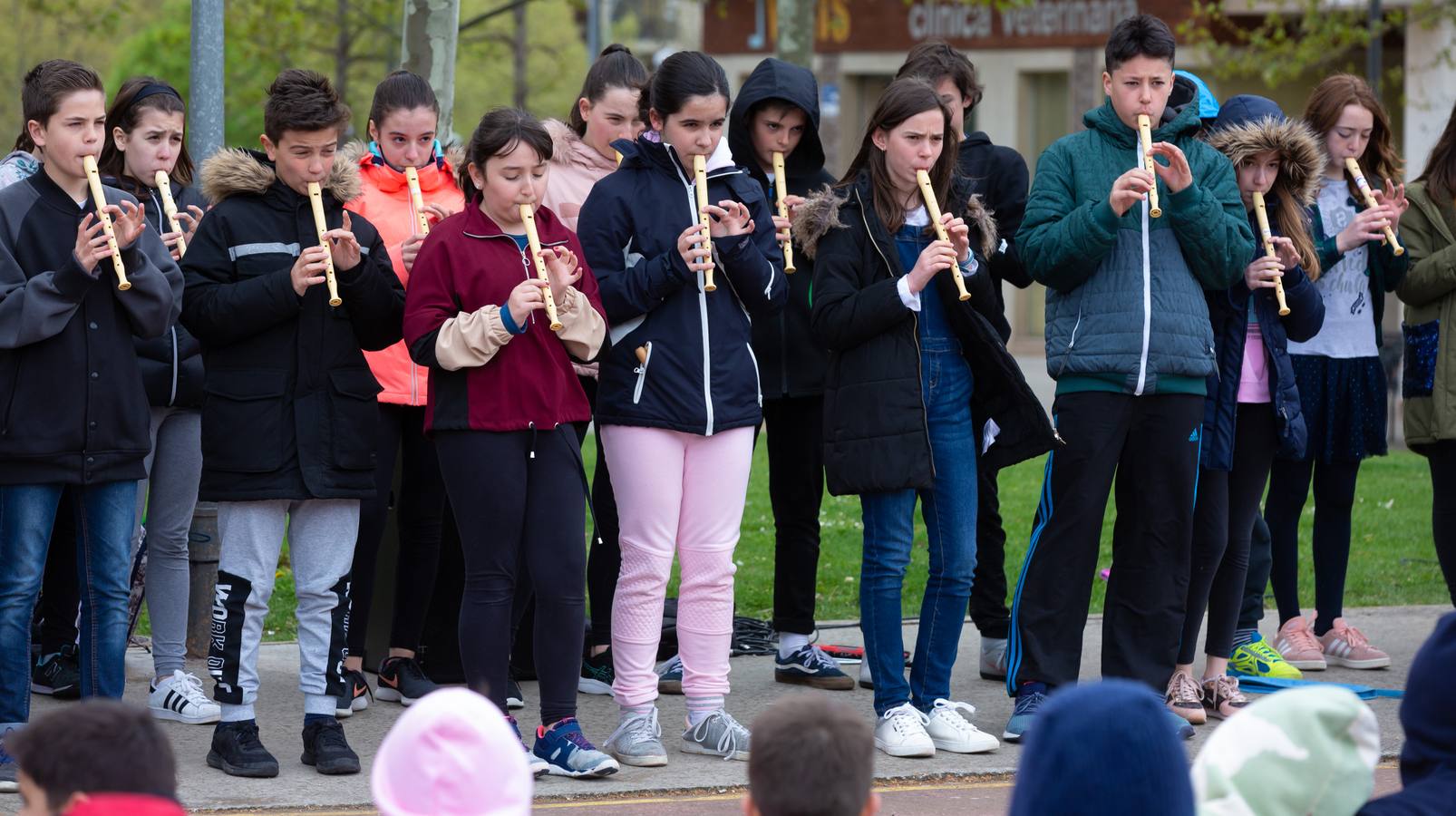 Fotos: Escolares riojanos celebran Musiqueando en el parque San Miguel de Logroño