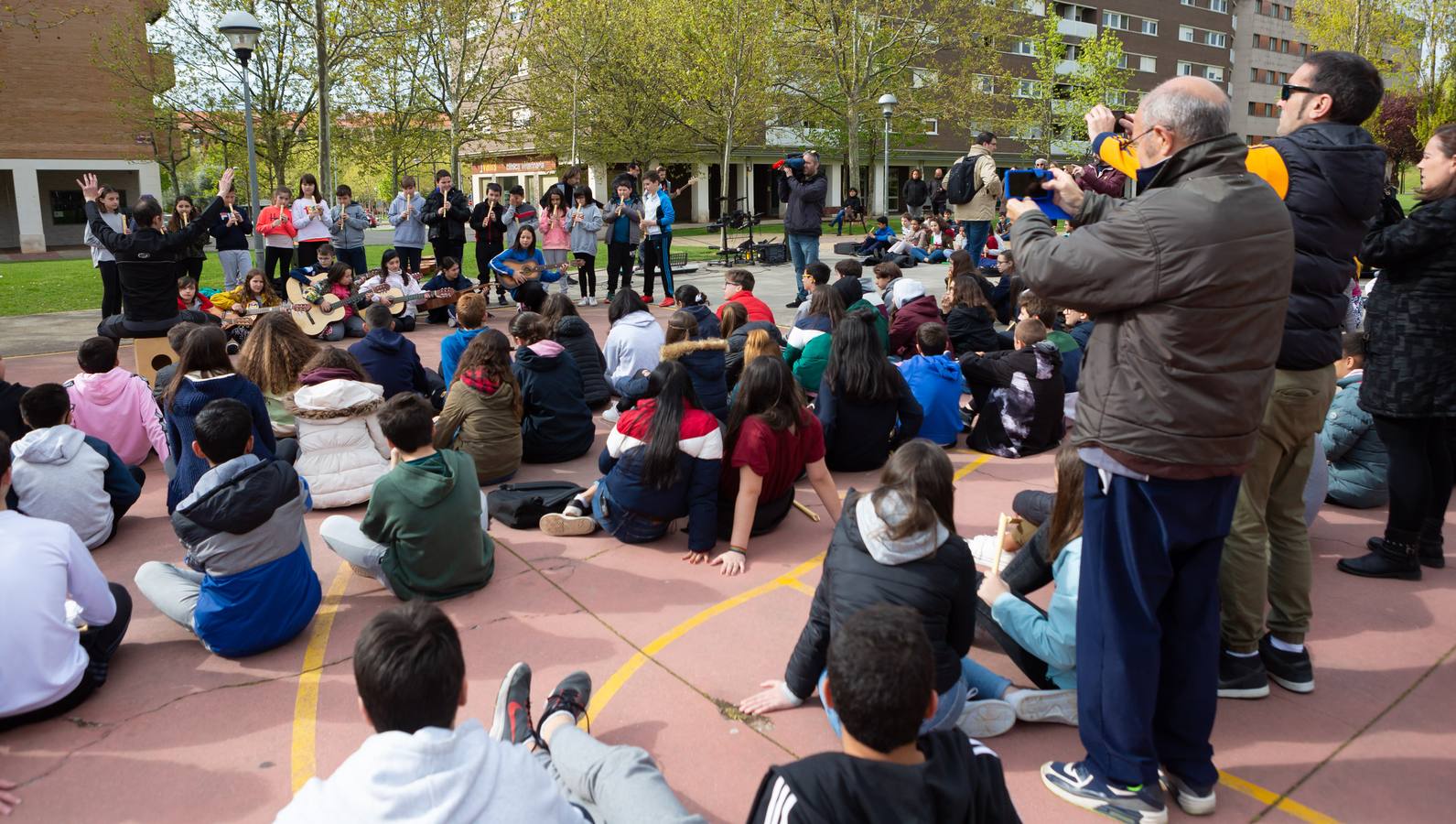 Fotos: Escolares riojanos celebran Musiqueando en el parque San Miguel de Logroño