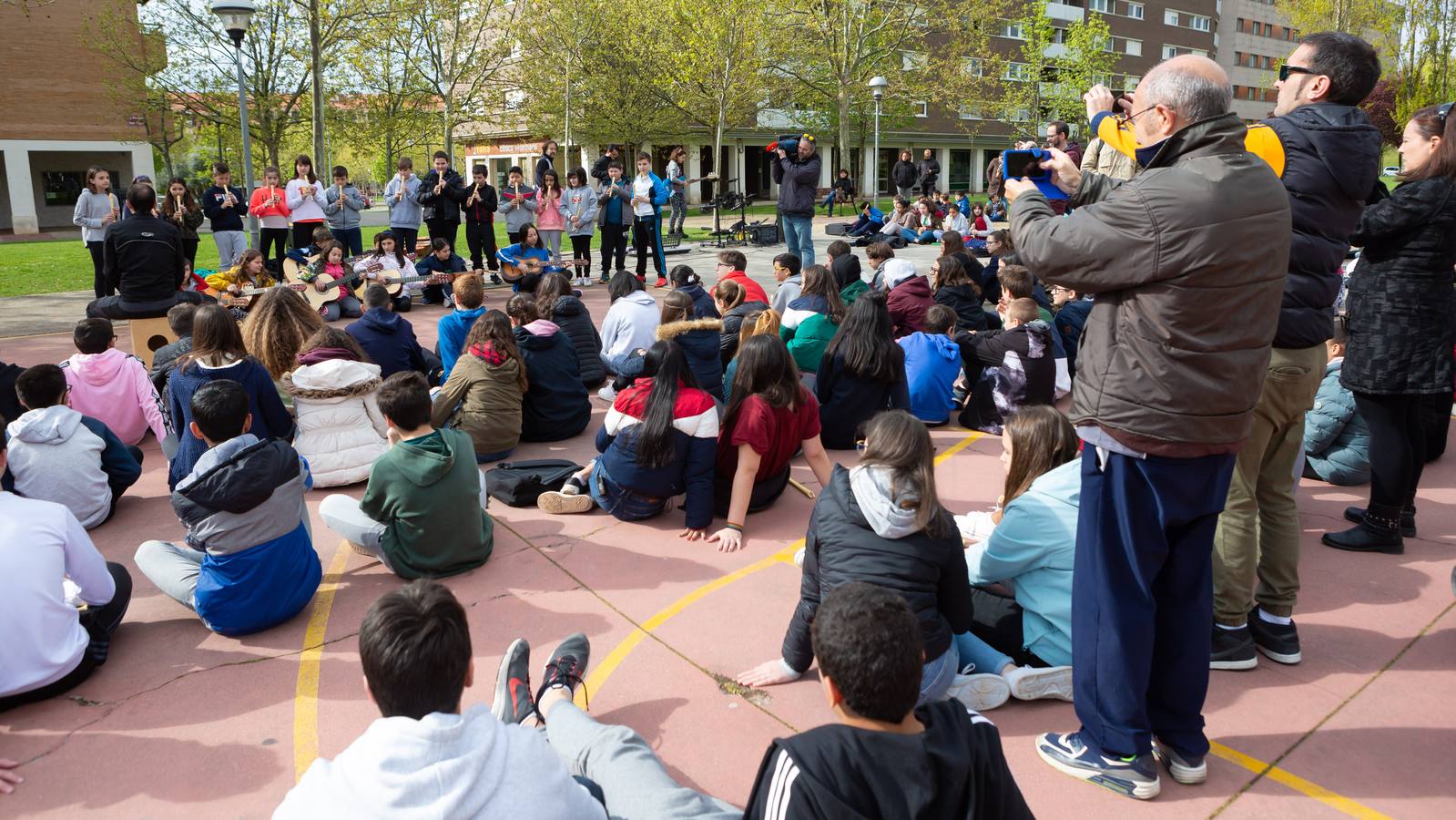 Fotos: Escolares riojanos celebran Musiqueando en el parque San Miguel de Logroño