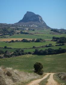 Imagen secundaria 2 - Sierra de Cantabria, entre Viñaspre y Kripan, y dos vistas del León Dormido después de Viñaspre 