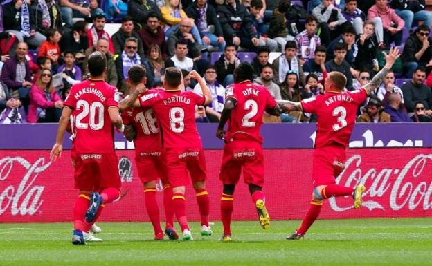 Los jugadores del Getafe festejan el golazo del uruguayo Mario Arambarri.