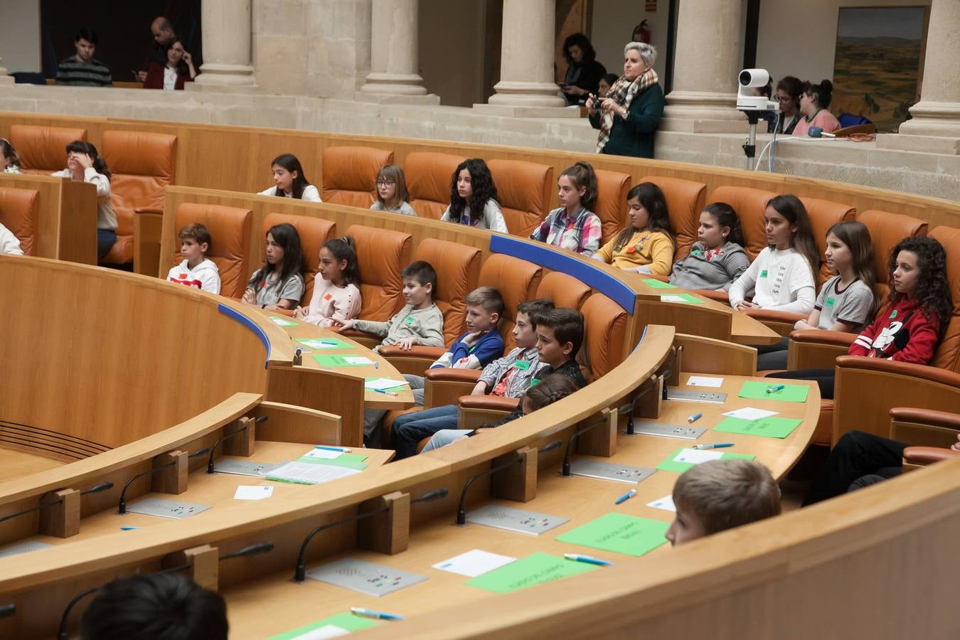 Aldeas Infantiles pide «políticas concretas» contra la pobreza infantil | El Parlamento riojano ha acogido un pleno infantil con la asistencia del vicepresidente de esta ONG, Javier Fresneda