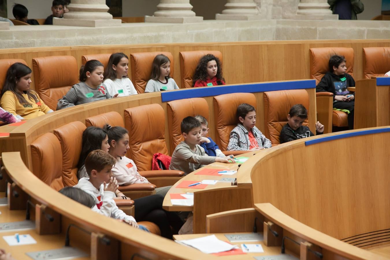 Aldeas Infantiles pide «políticas concretas» contra la pobreza infantil | El Parlamento riojano ha acogido un pleno infantil con la asistencia del vicepresidente de esta ONG, Javier Fresneda