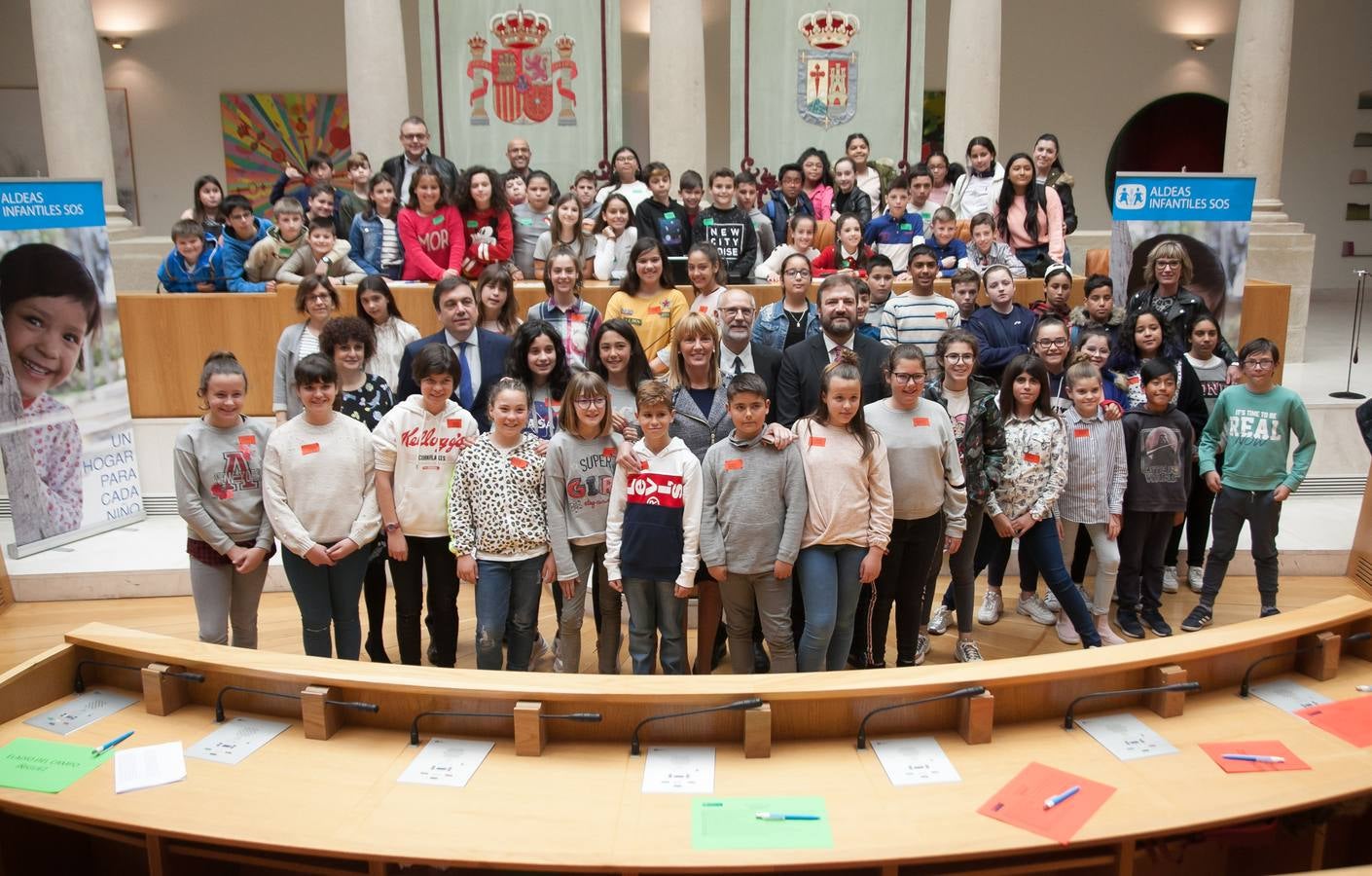 Aldeas Infantiles pide «políticas concretas» contra la pobreza infantil | El Parlamento riojano ha acogido un pleno infantil con la asistencia del vicepresidente de esta ONG, Javier Fresneda