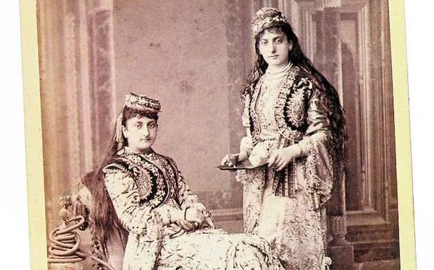 Estambul. Dos mujeres y narguile (1880). 