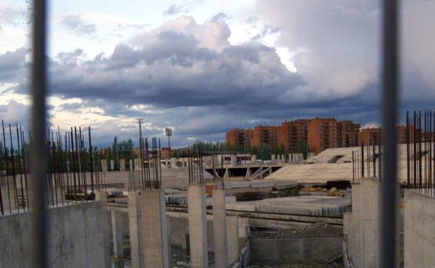 Obras detenidas desde hace meses, del nuevo campo de fútbol de Las Gaunas. 