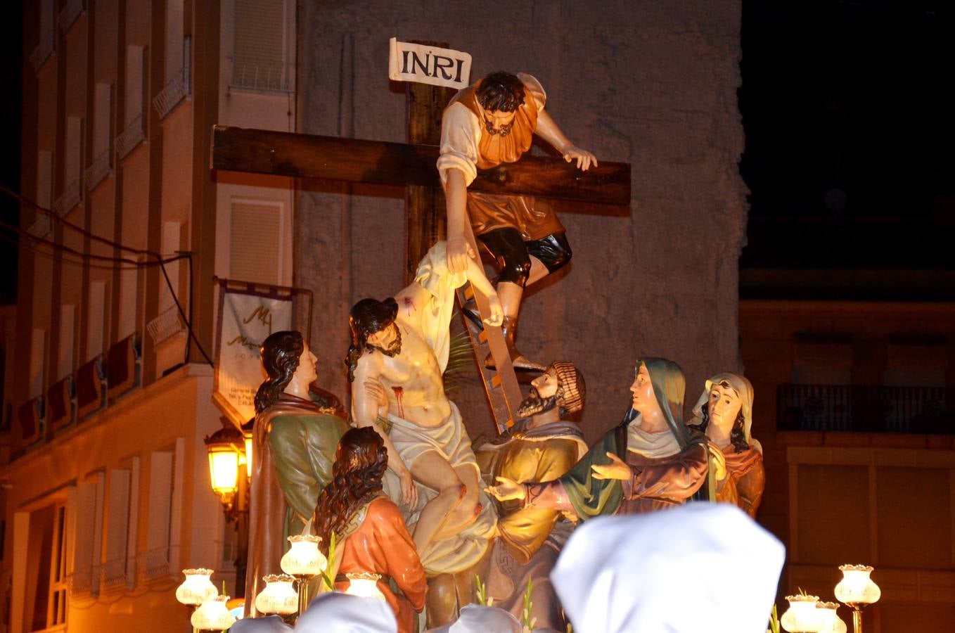 16 pasos de la cofradía de la Vera Cruz participiaron en la procesión.