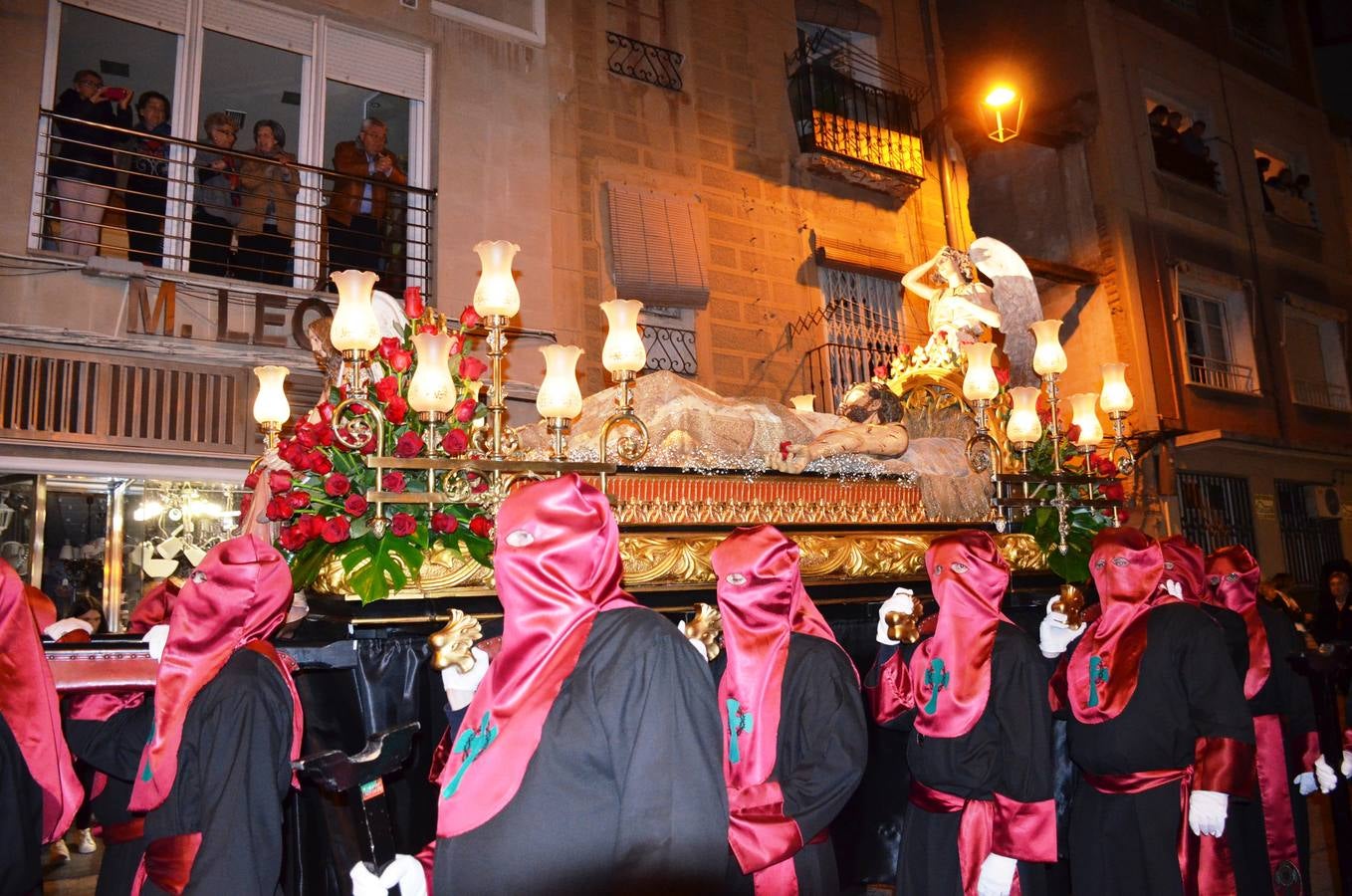 16 pasos de la cofradía de la Vera Cruz participiaron en la procesión.