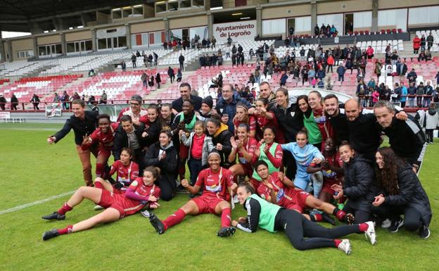 Foto del equipo tras la victoria.