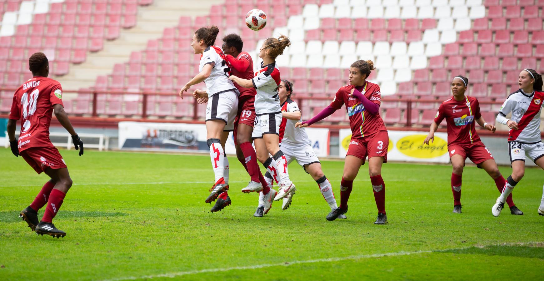 Fotos: Vital triunfo del EDF ante el Rayo (3-0)