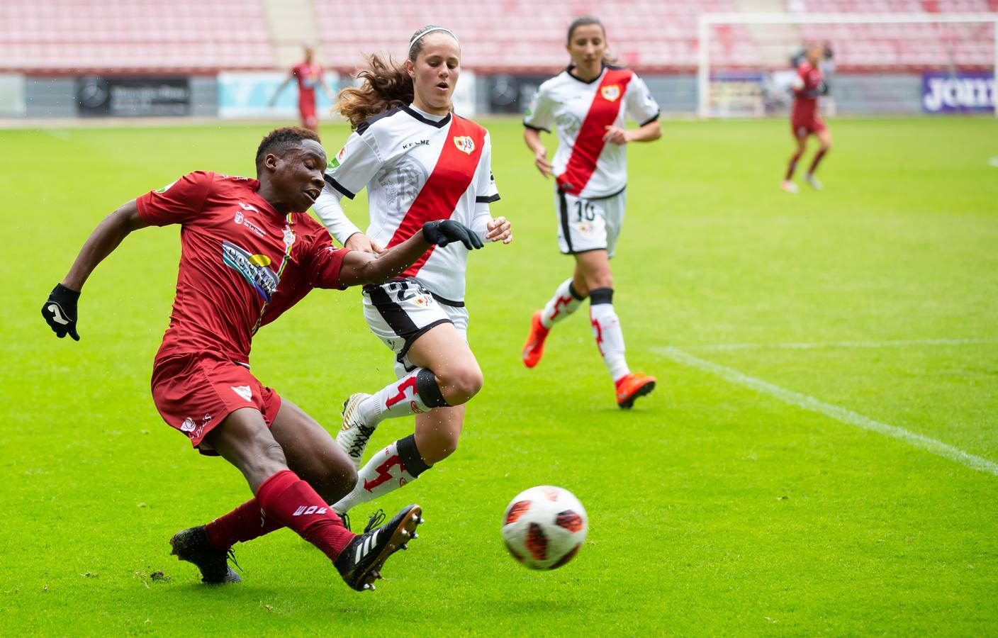 Fotos: Vital triunfo del EDF ante el Rayo (3-0)