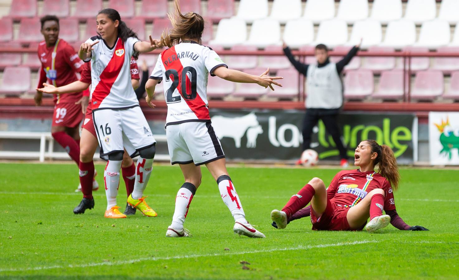 Fotos: Vital triunfo del EDF ante el Rayo (3-0)